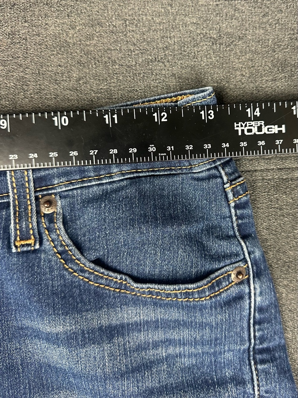 Levi’s Medium Wash Stretch Cuffed Denim Shorts Women’s 26 Mid Rise - Picture 5 of 15
